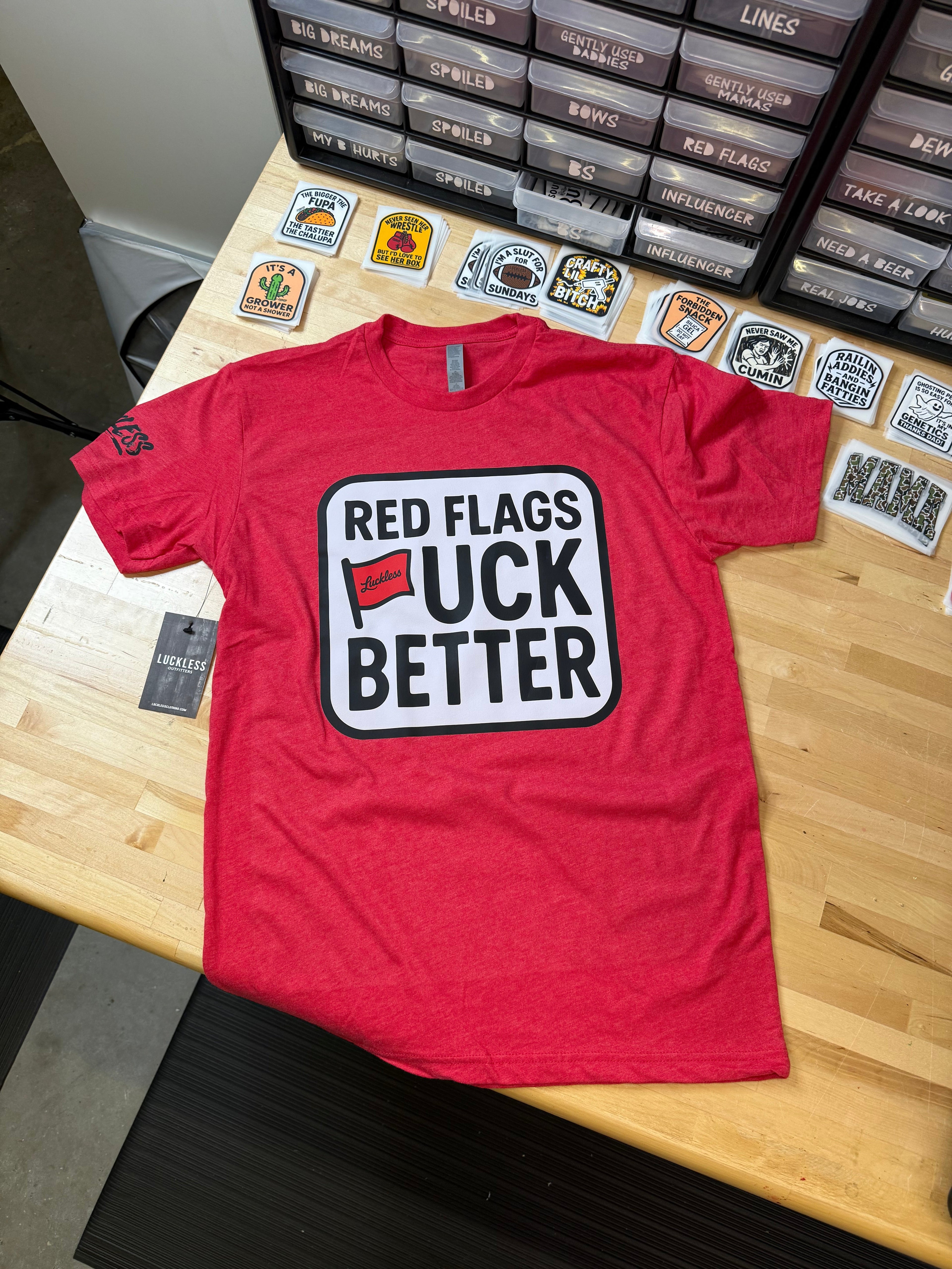 RED FLAGS TEE