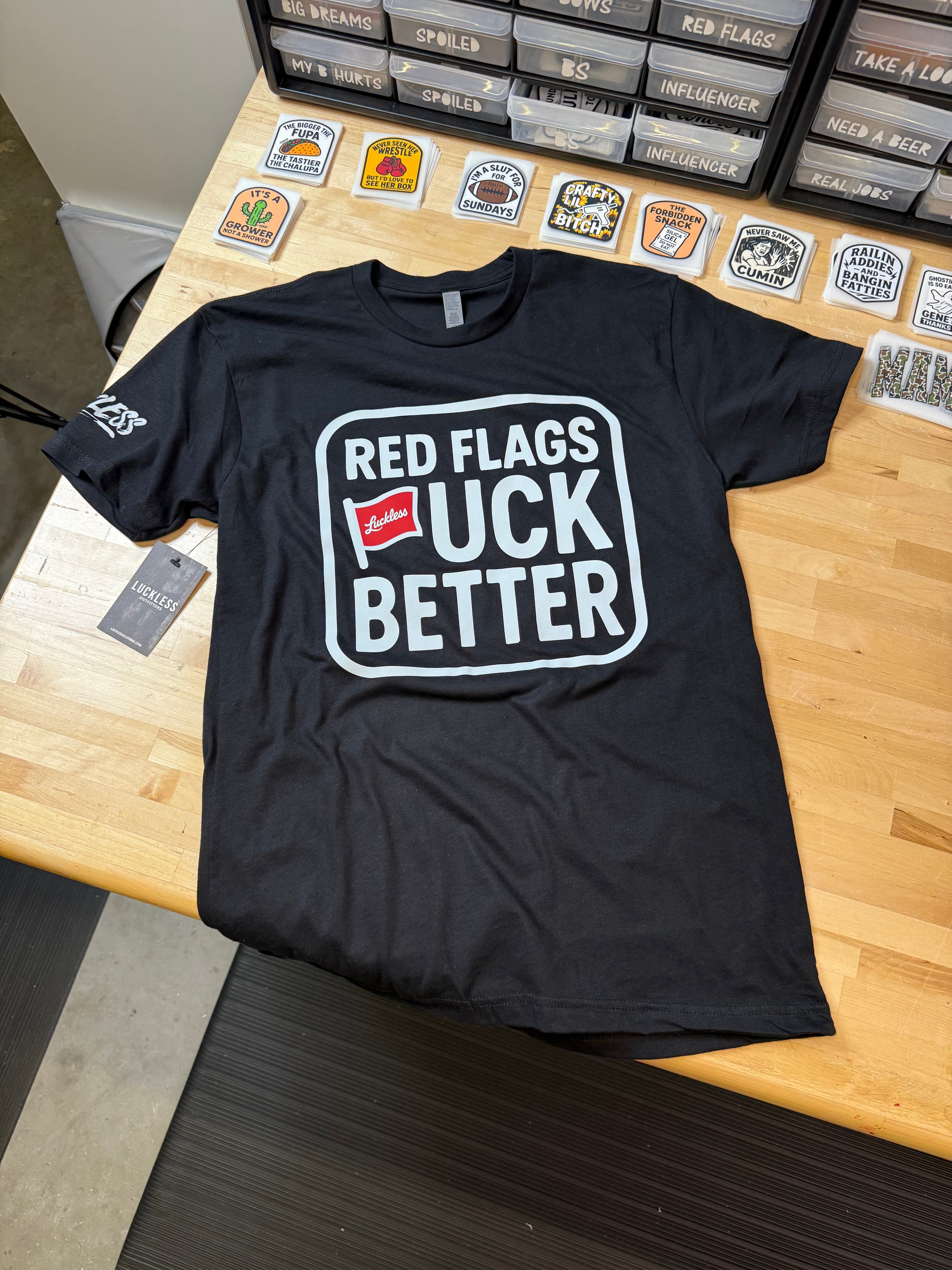 RED FLAGS TEE